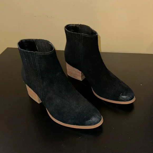 Aldo Booties - Picture 2 of 6